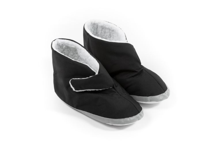 Roomy Slippers for Men and Women: 7 - 8½ (Men)